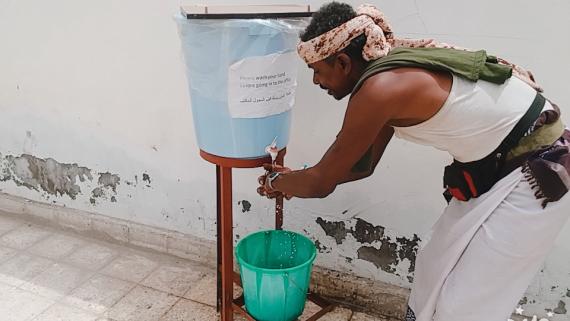 Chlorinated hand-washing points have been installed and use is mandatory for everyone entering INTERSOS premises, centres and facilities.